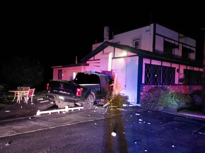 Vehicle crashes into Teresa’s Diner in Harrisville